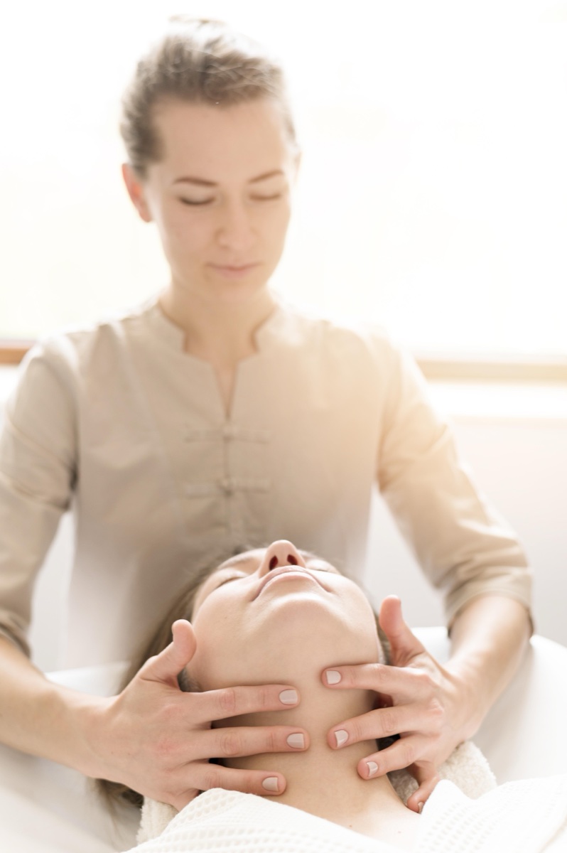 مساج المعالج